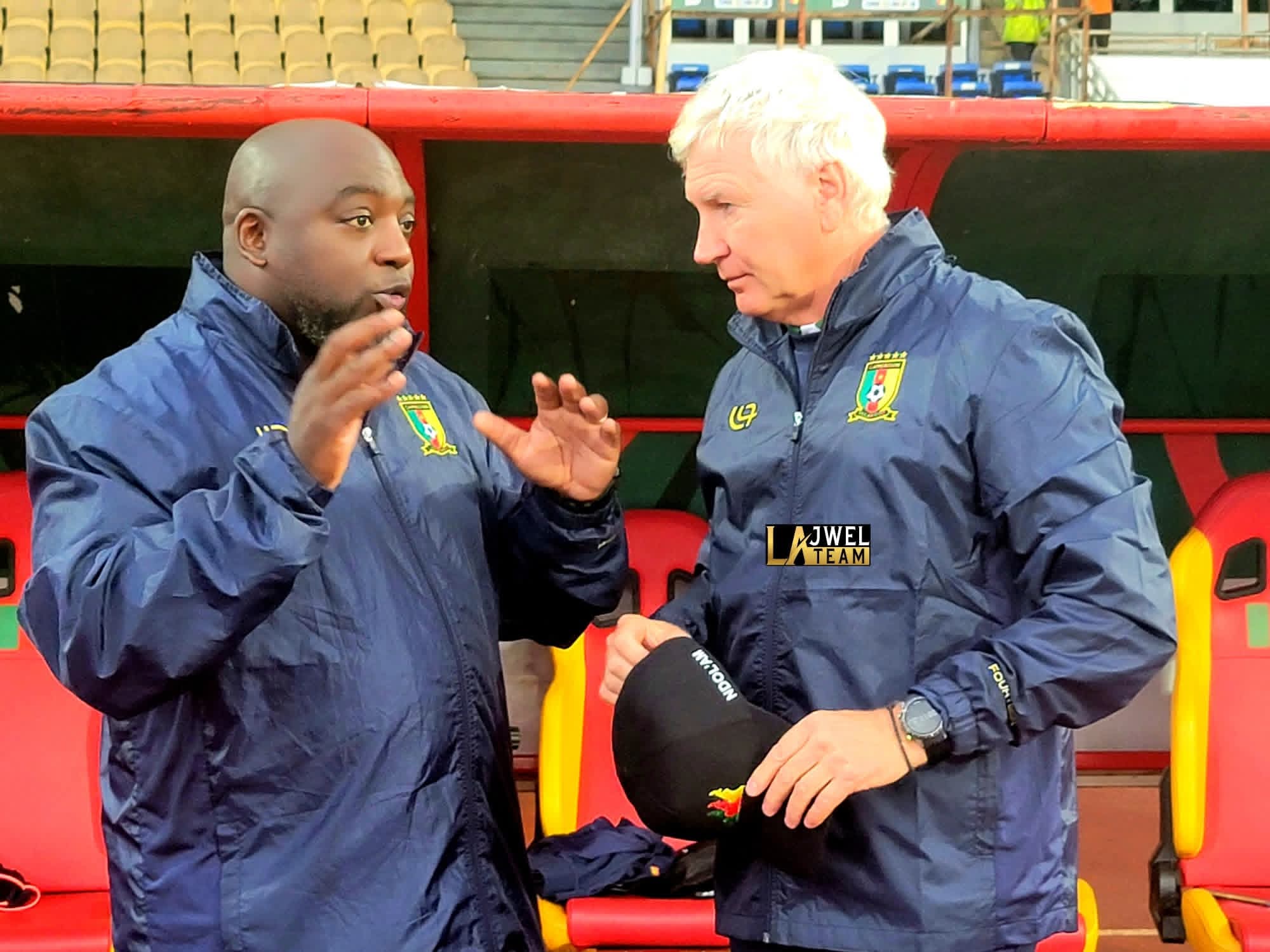 joachim Mununga et Marc Brys en pleine discussion