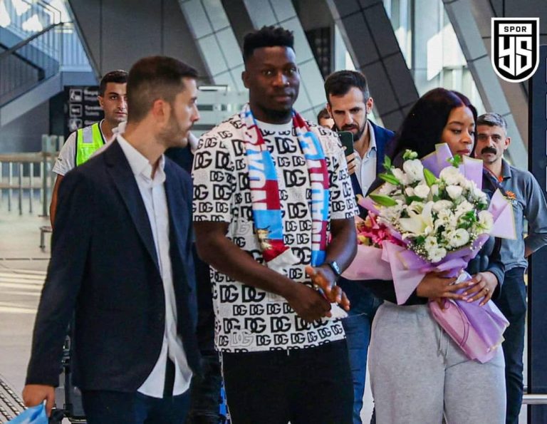 André Onana accueilli en héros par les supporters de Trabzonspor