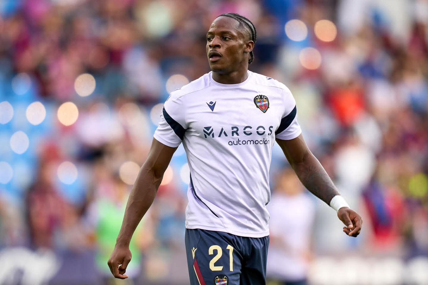 Lions en club : Karl Etta Eyong, la priorité du FC Barcelone pour succéder à Lewandowski