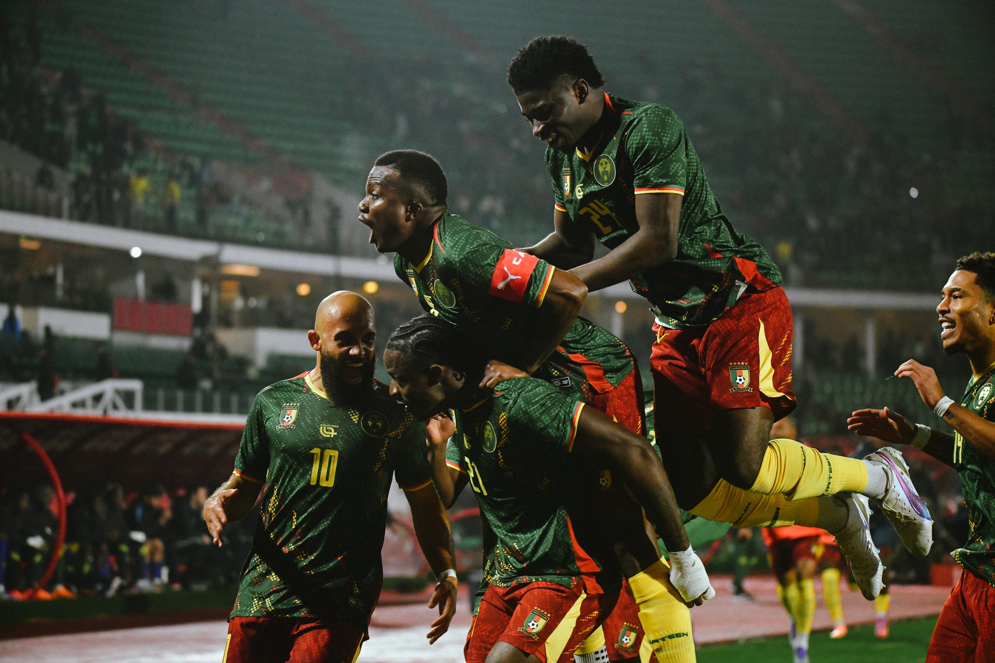 Les Lions Indomptables célébrant un but