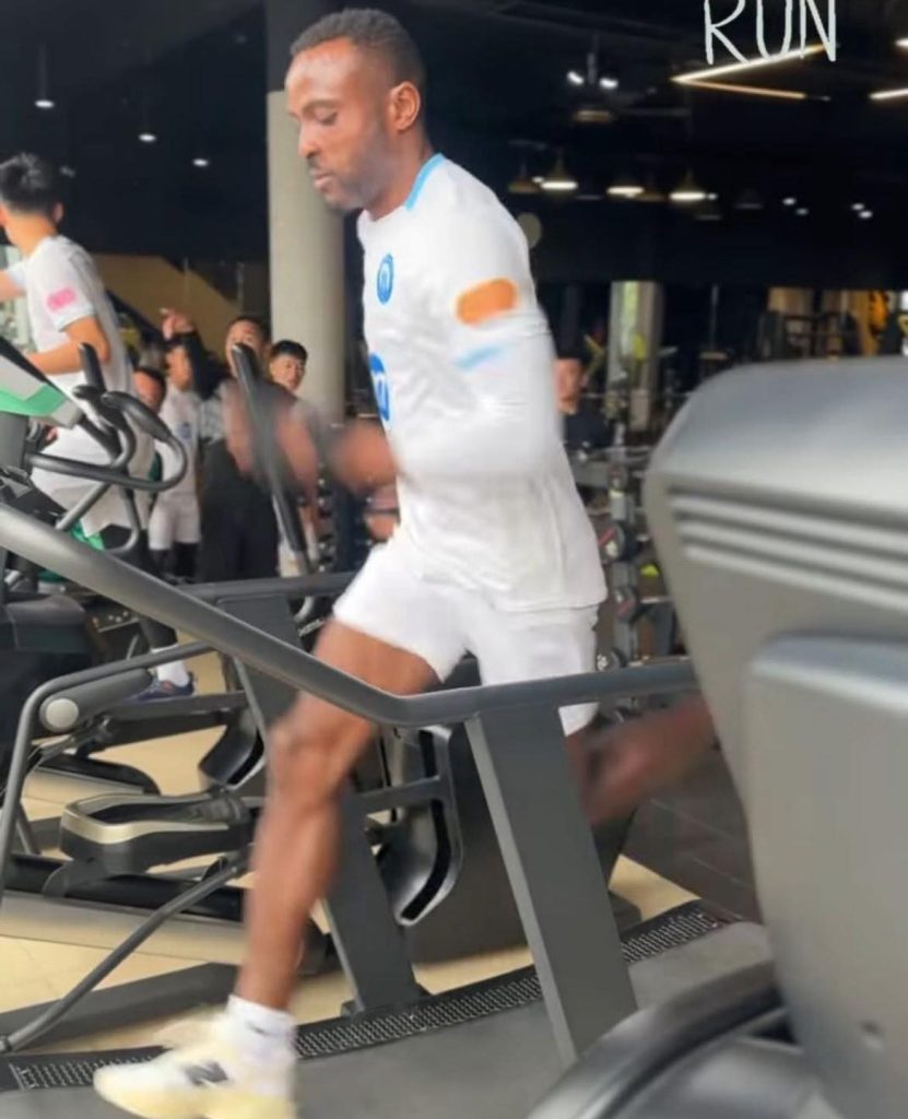 1000161031 - Foot Azimuts