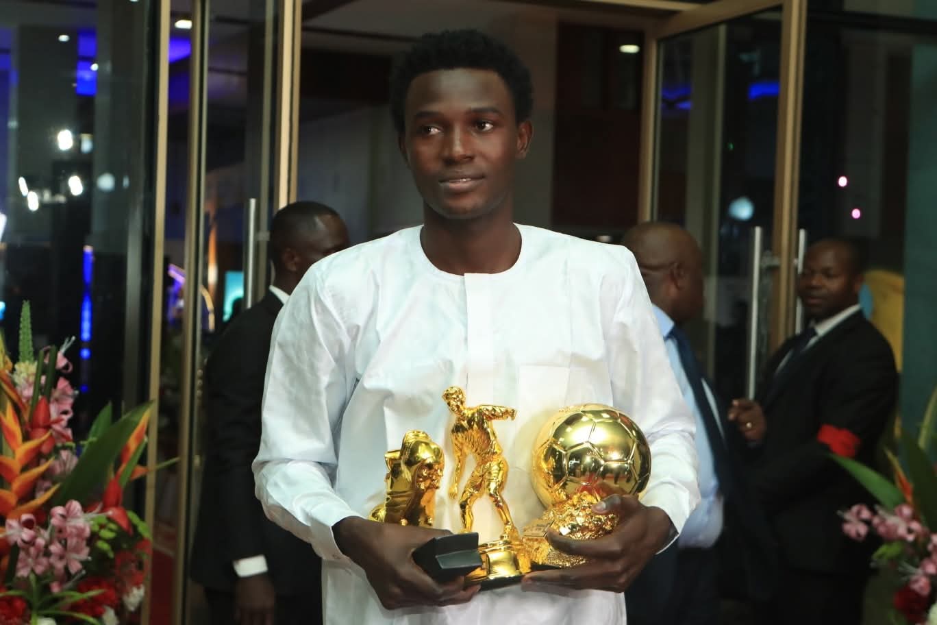 Lions Indomptables : Serge Daura absent du stage malgré son Ballon d’Or